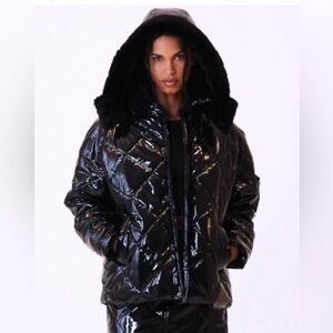 ALO Yoga women’s snomoto puffer jacket in black sz small